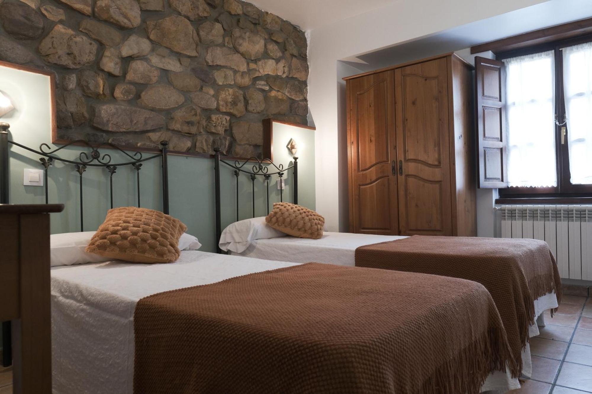 Posada La Estela De Barros Corrales De Buelna Esterno foto