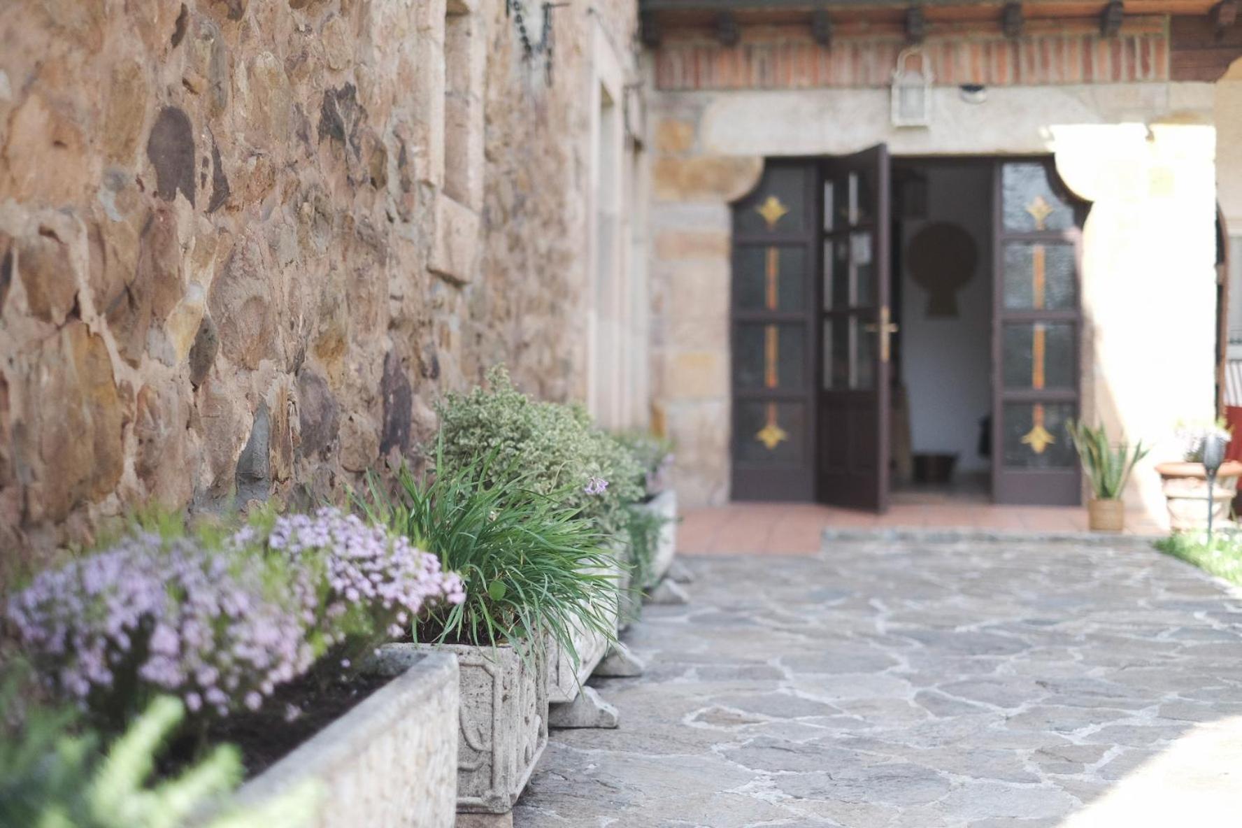 Posada La Estela De Barros Corrales De Buelna Esterno foto